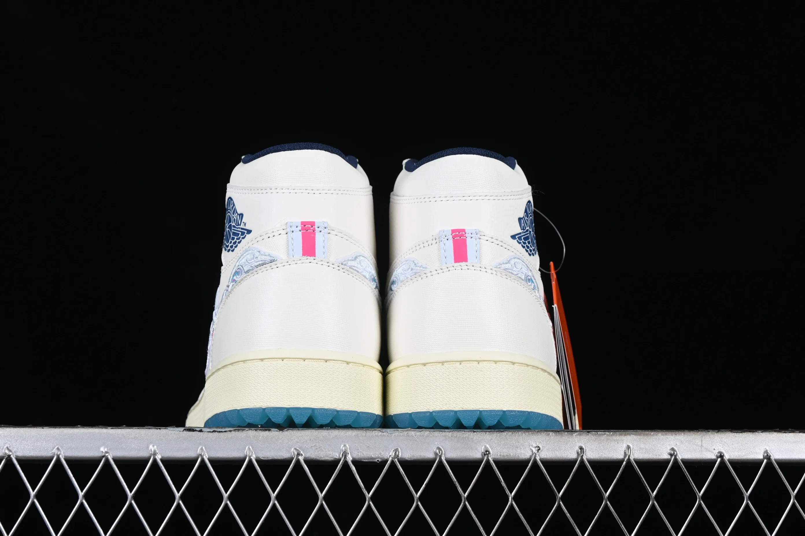 All categories Air Jordan Jordan series basketball shoes Air Jordan 1 High Air Jordan 1 High Golf "Pebble Beach" AJ1 Joe 1 embroidery special edition high-top basketball shoes FV3565-100